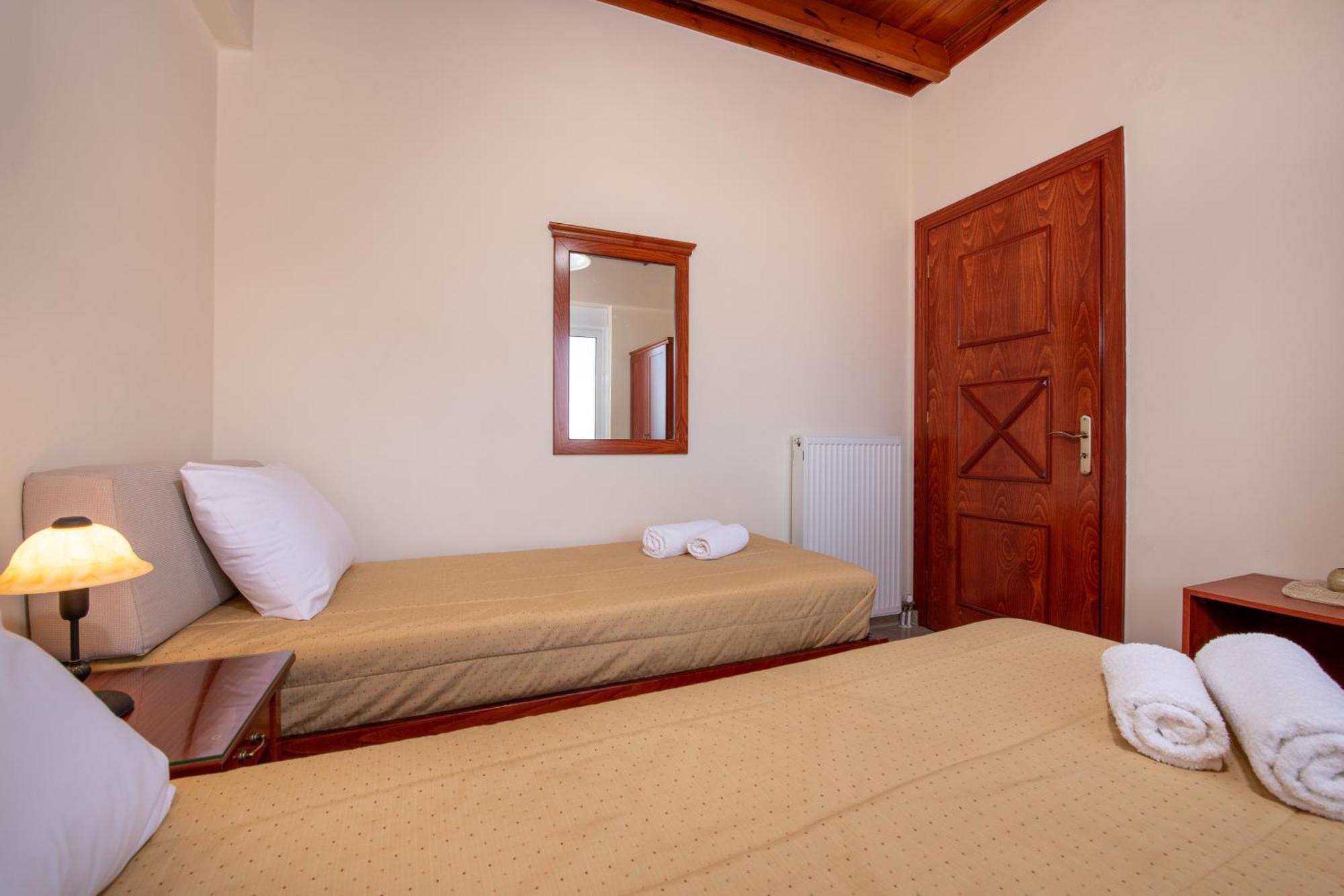 Socrates Holidays Apt. 2 With Pool Near The Beach Platanias  Exterior photo